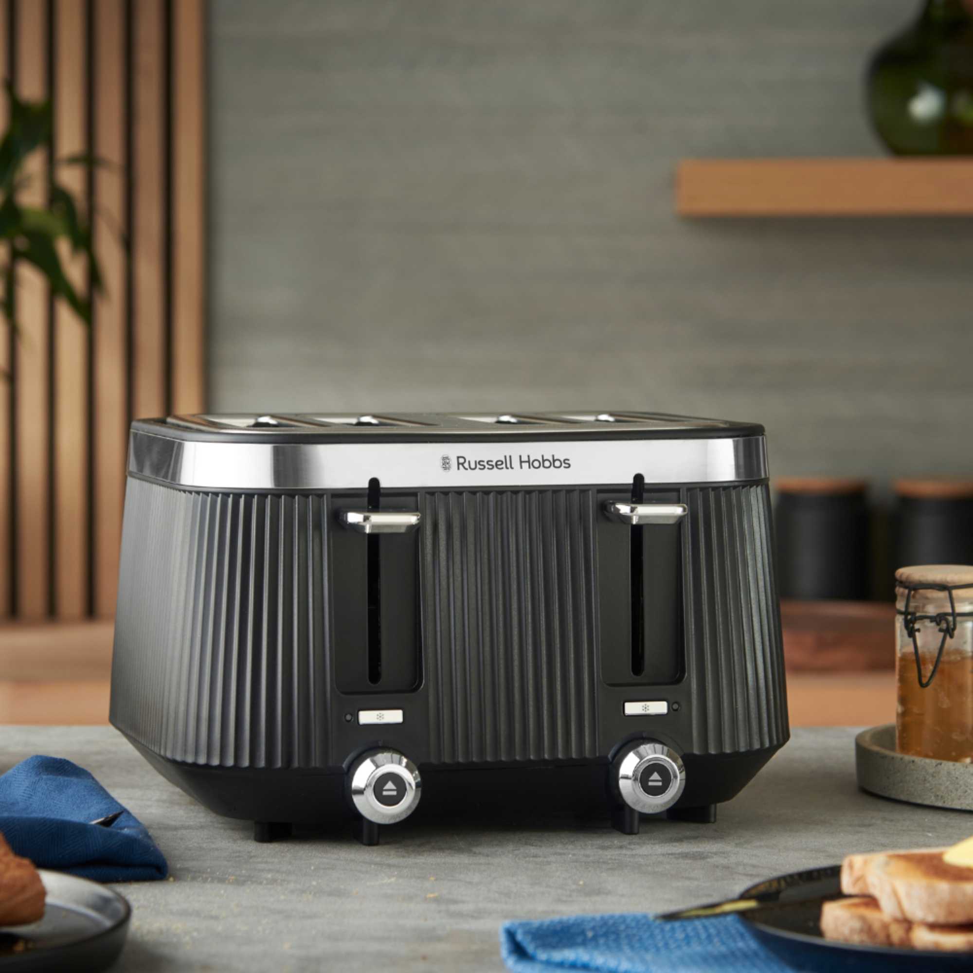 Russell Hobbs Black Bronte 4 Slice Toaster 26770 - Image 4